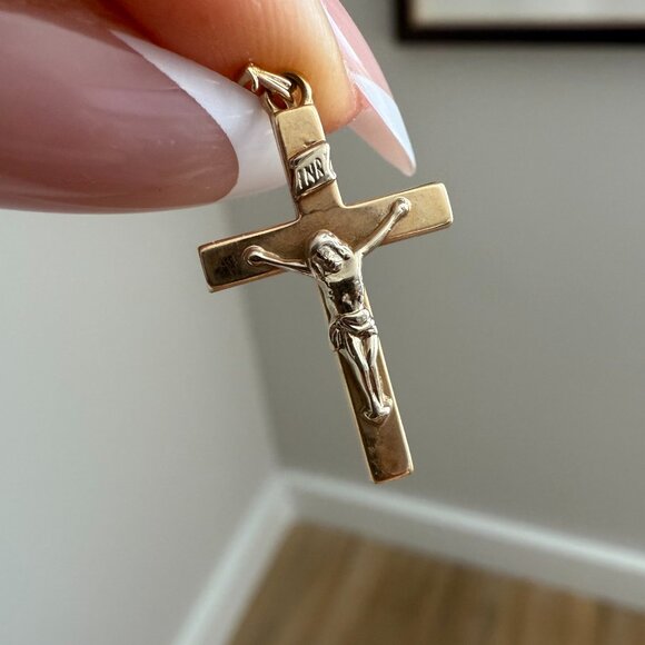 14K Solid Gold Cross Pendant - Picture 1 of 4